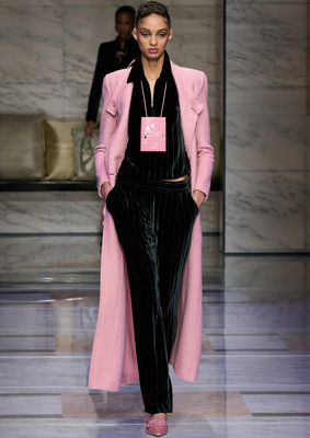 Розовое пальто Giorgio Armani