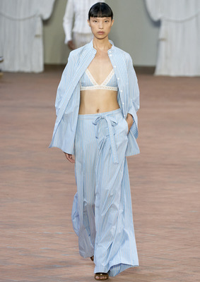 Голубой костюм Alberta Ferretti