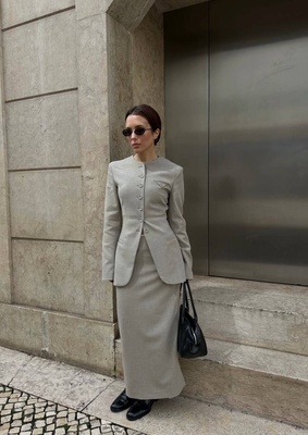 Débora Rosa в силуэтном костюме