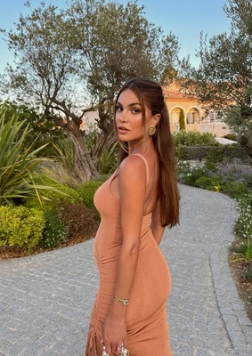 Negin Mirsalehi в нежном образе