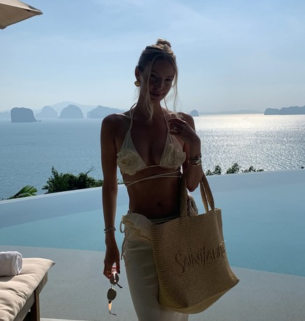 Leonie Hanne в купальнике