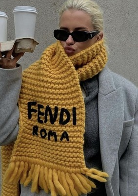 Александра Буримова в шарфе Fendi