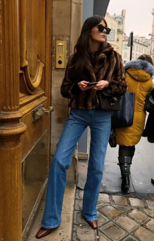 Leia Sfez в шубе