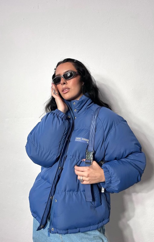 Lauren Sobala в стильном пуховике