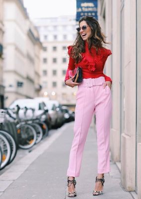 Образ с розовыми брюками