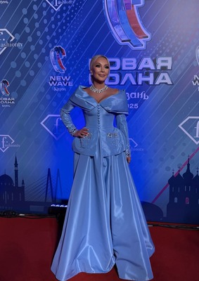 Лера Кудрявцева в пышном платье