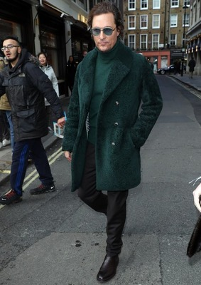 Мэттью Макконахи в зеленом пальто