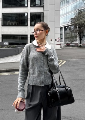 Nastya Perelman в офисном образе