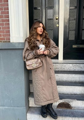 Negin Mirsalehi в стеганом пальто