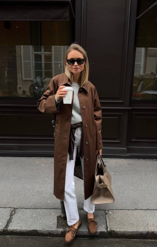 Claire Rose в шоколадном тренче