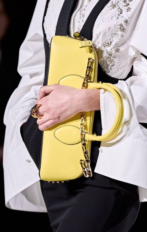 Желтая сумка Valentino