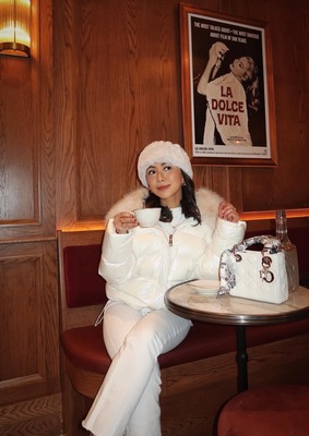 Brittany Lopez в монохромном образе