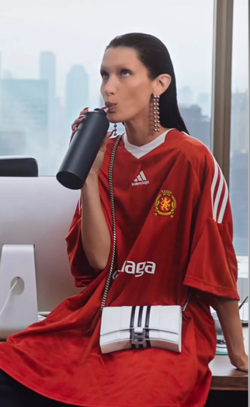 Совместный образ Balenciaga и adidas