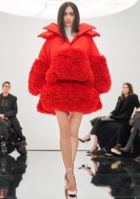 Яркий образ Alaïa, осень 2024
