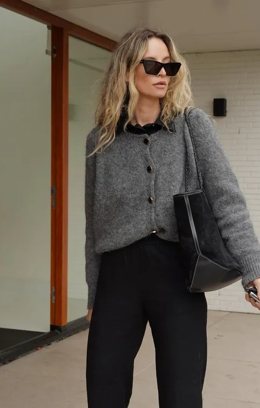 Anouk Yve в сером кардигане