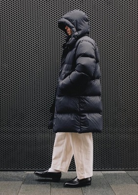 Daniel Simmons в пуховике