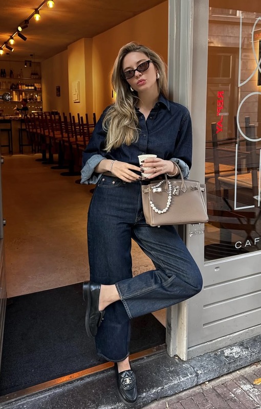 Karina Aygistova в джинсовом комбинезоне