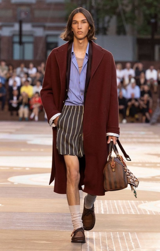 Пальто Louis Vuitton в винном оттенке