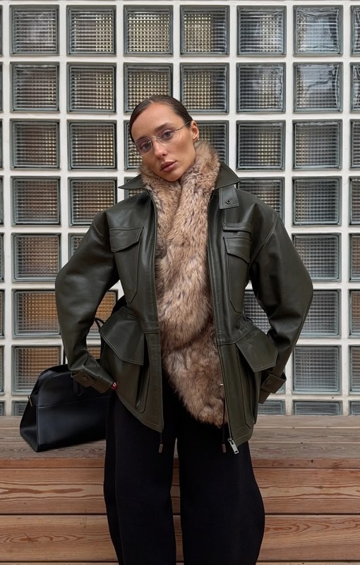 Dasha Mityagina в кожаной куртке