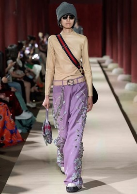 Сиреневые брюки Gucci