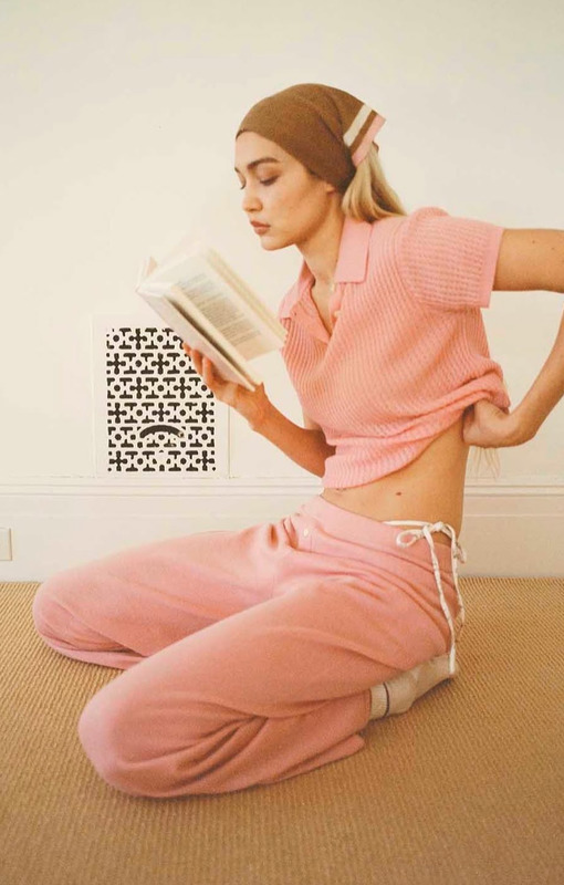 Джиджи Хадид в розовом костюме