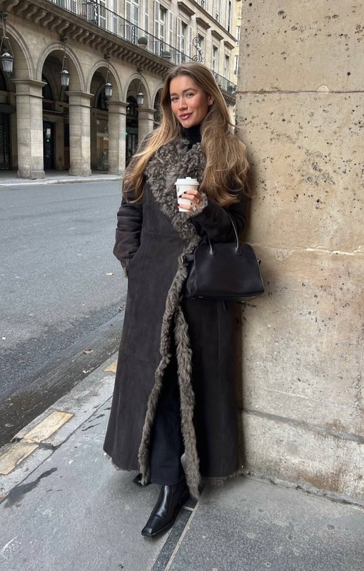 Lovisa Barkman в дублёнке