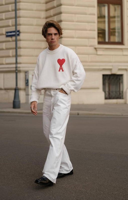 Lepetitarnd в толстовке Ami Paris