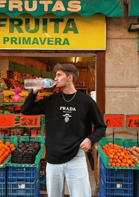 Niklas Rueth в джемпере Prada