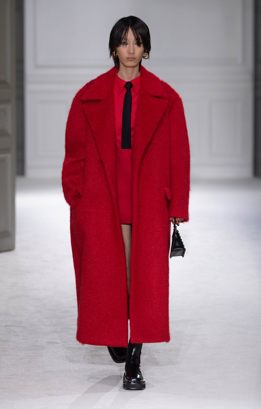 Красное пальто Valentino