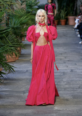 Розове платье с вырезами Luisa Spagnoli