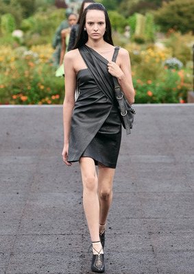 Платье с показа Givenchy
