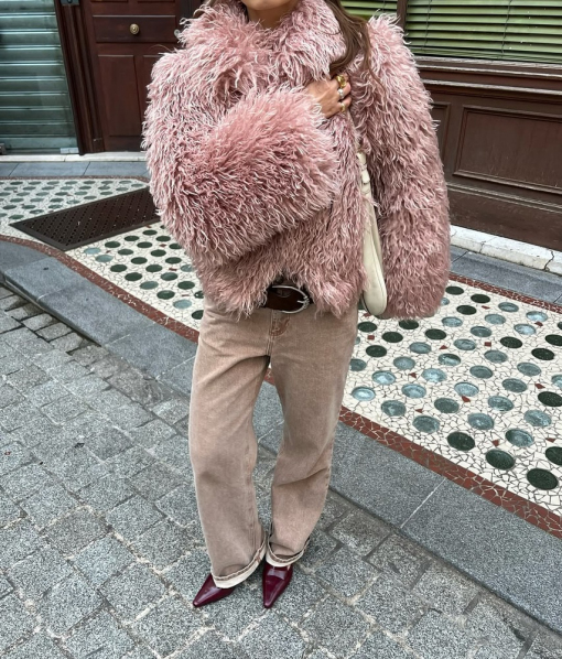 Розовая укороченная шуба