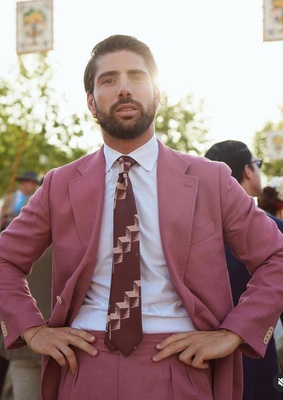  Javier Ausin в розовом костюме