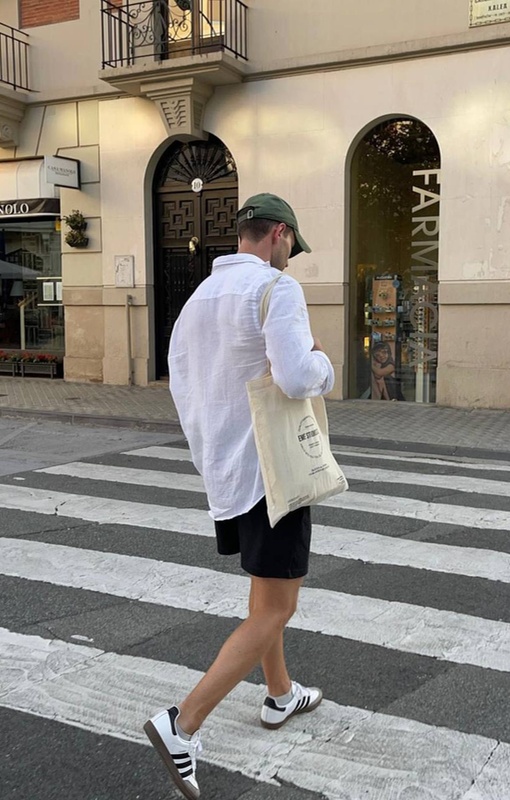 Alberto Tabar в кедах adidas