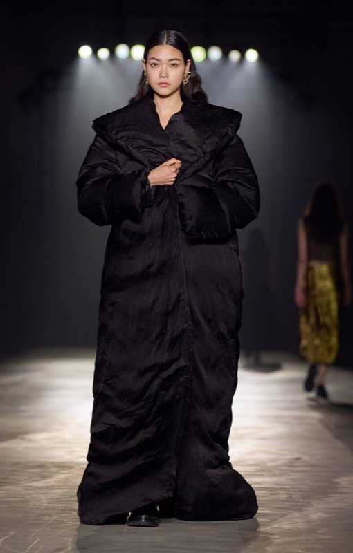 Пуховик длины макси Jason Wu, осень 2024