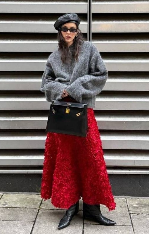 Красная юбка @whowhatwear