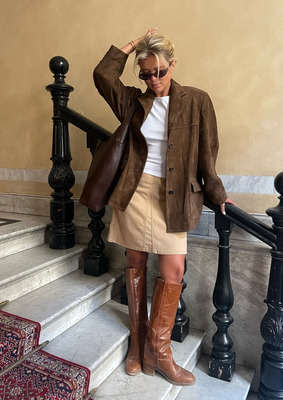 Матильда Джерф в замшевом пиджаке