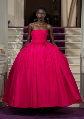 Пышное розовое платье Valentino