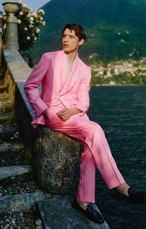 Розовый костюм Brioni