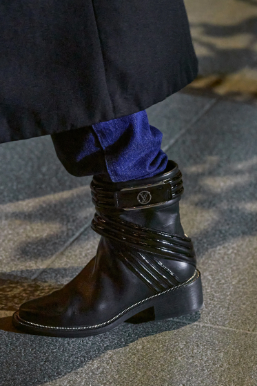 Louis VuittonSPRING 2022 READY-TO-WEAR 24 / 68