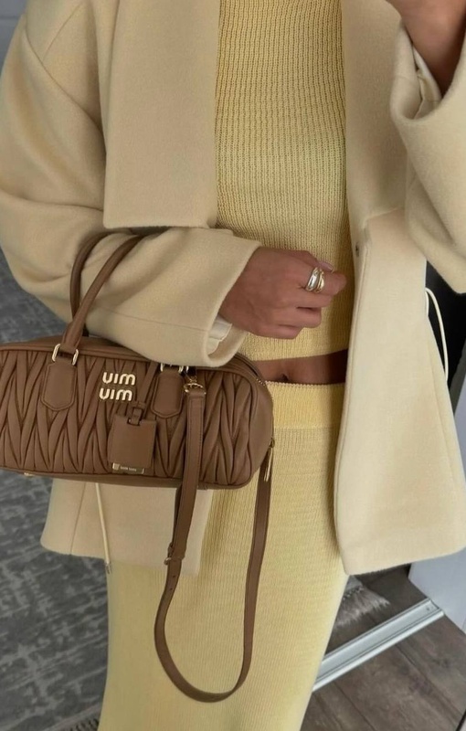 Коричневая сумка miu miu