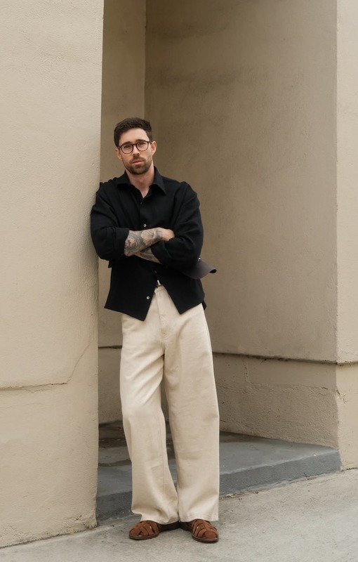 Daniel Simmons в льняных брюках