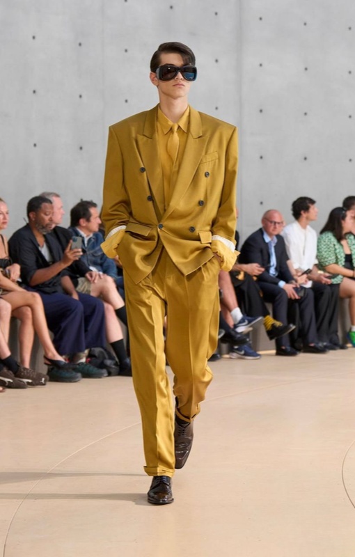 Костюм горчичного цвета Saint Laurent