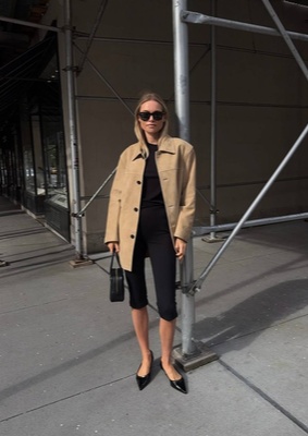 Claire Rose в бежевом жакете