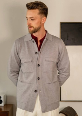 Ben Brewster в бордовом поло