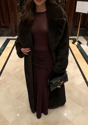 Dasha Mityagina в шубе длины макси