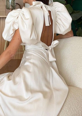 Белое платье с бантами