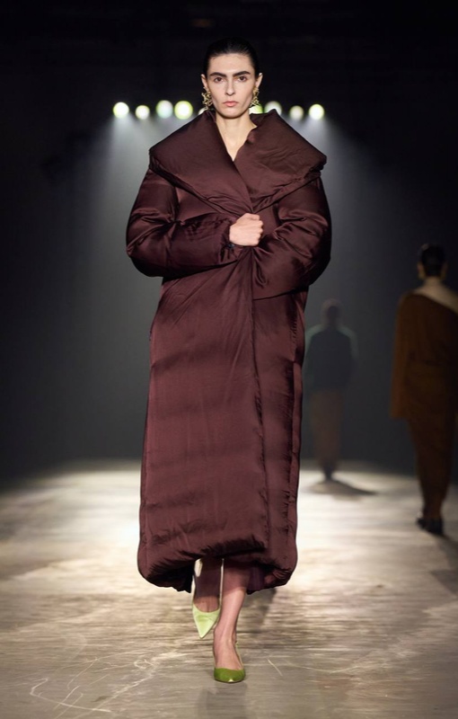 Пуховик длины макси Jason Wu, осень 2024