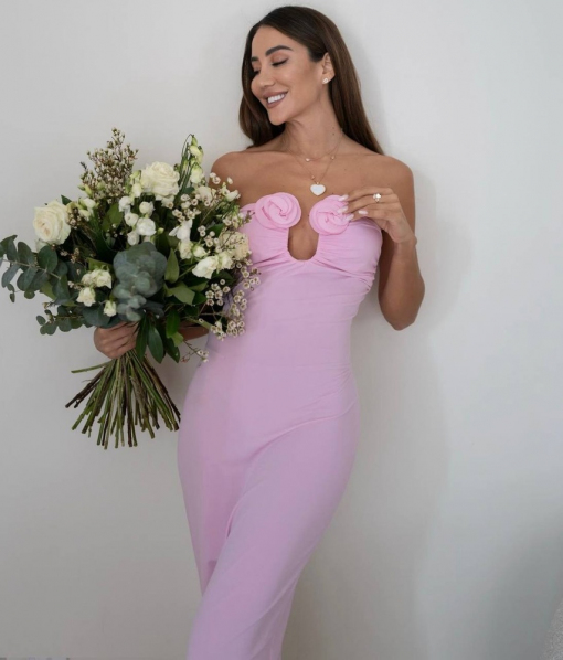 Розовое платье с цветами
