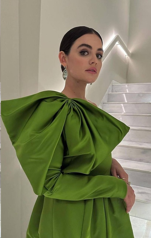 Люси Хейл в платье Giambattista Valli